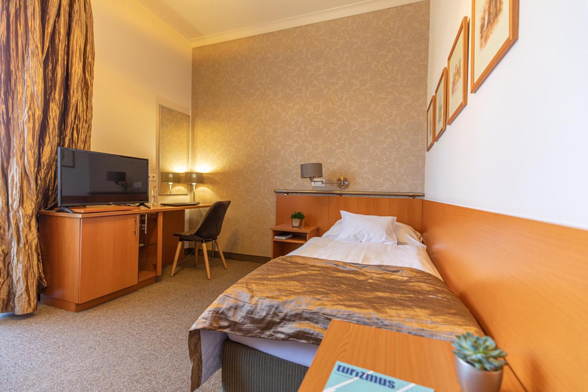 City Hotel Miskolc Dış mekan fotoğraf