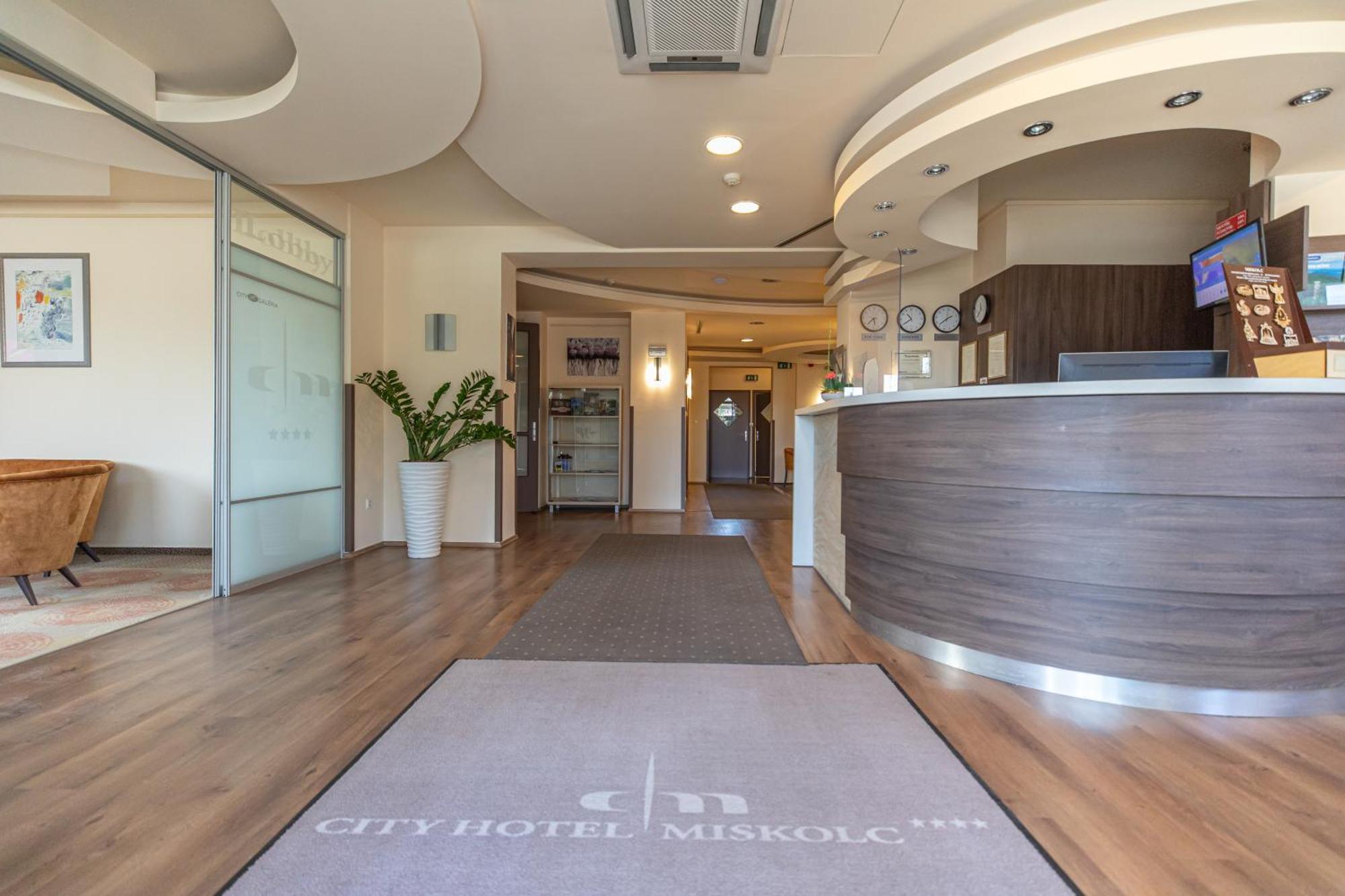 City Hotel Miskolc Dış mekan fotoğraf